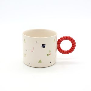 el boyaması yılbaşı desenli kupa krem rengi kırmızı burgu kulp seramik